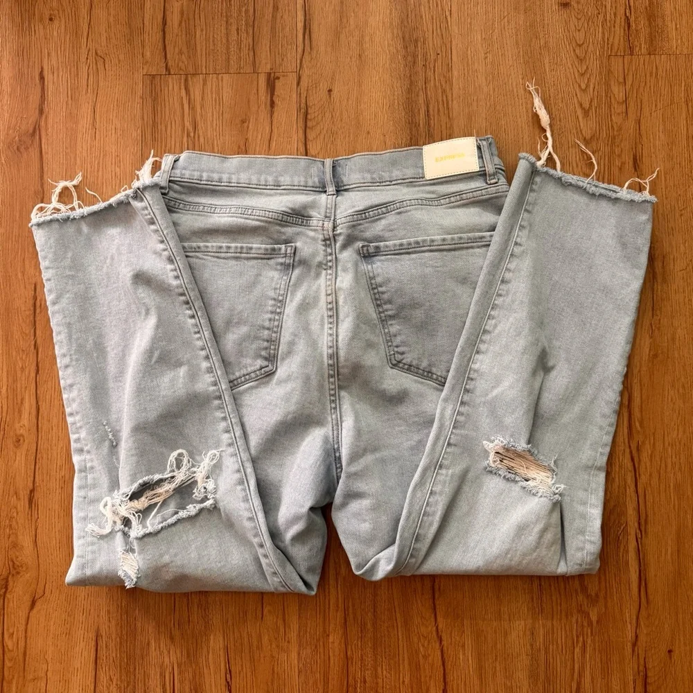 Express high waisted Distressed Light Blue cropped jeans - Picture 3 of 3